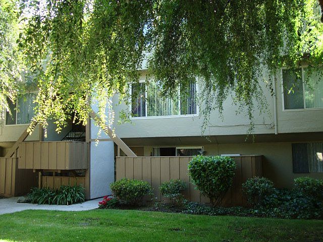 1st image of 360 Auburn Way APT 11