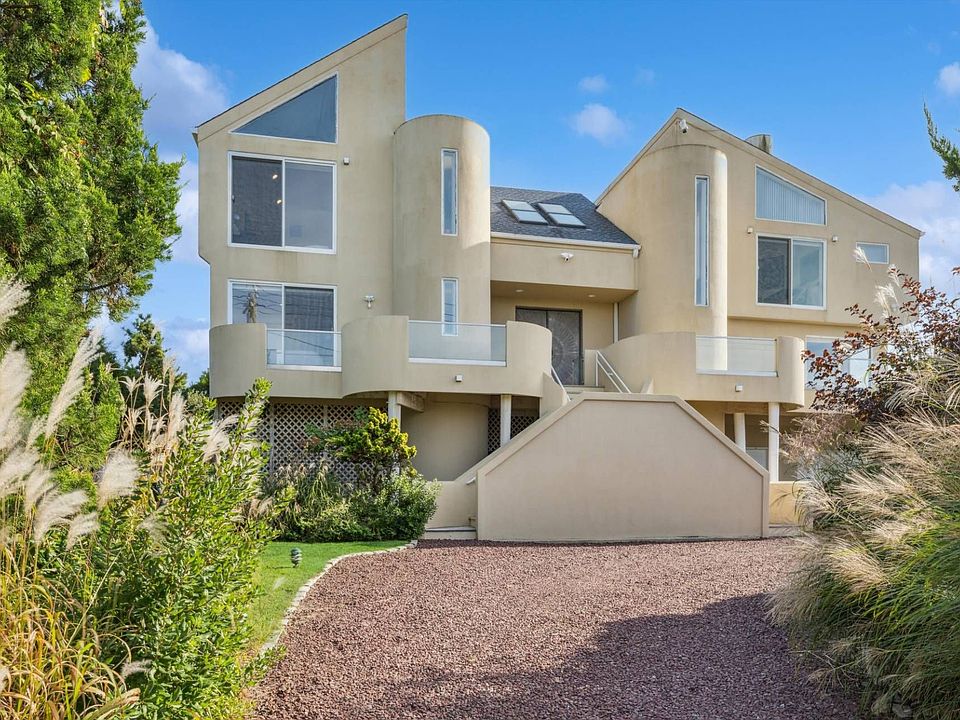 1st image of 521 Dune Rd