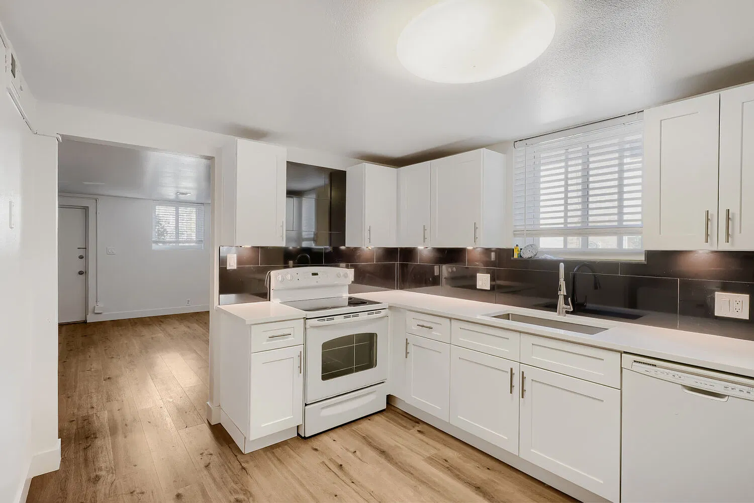 2 bed, 822 sqft, $1,450 — Photo 1