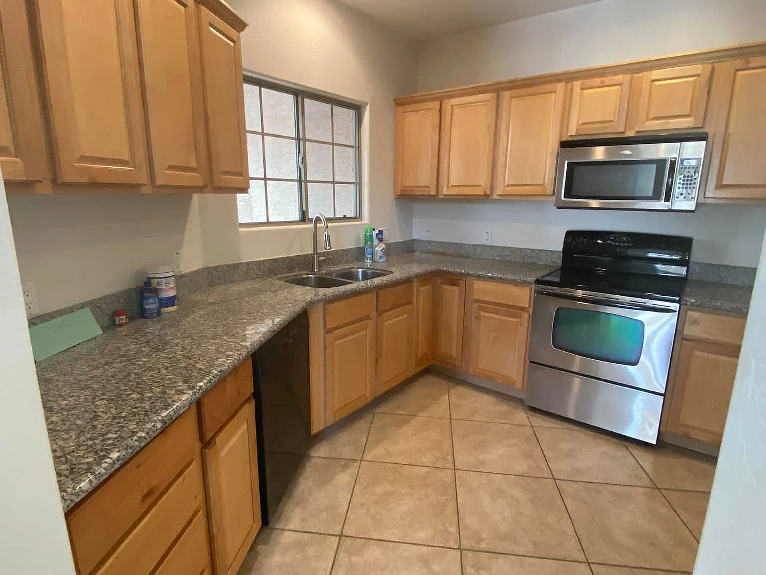 3 bed, 3.5 bath, 2063 sqft, $2,300 — Photo 4