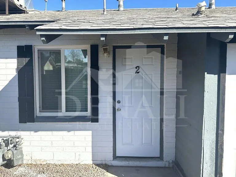 2726 E Willetta St — Photo 10