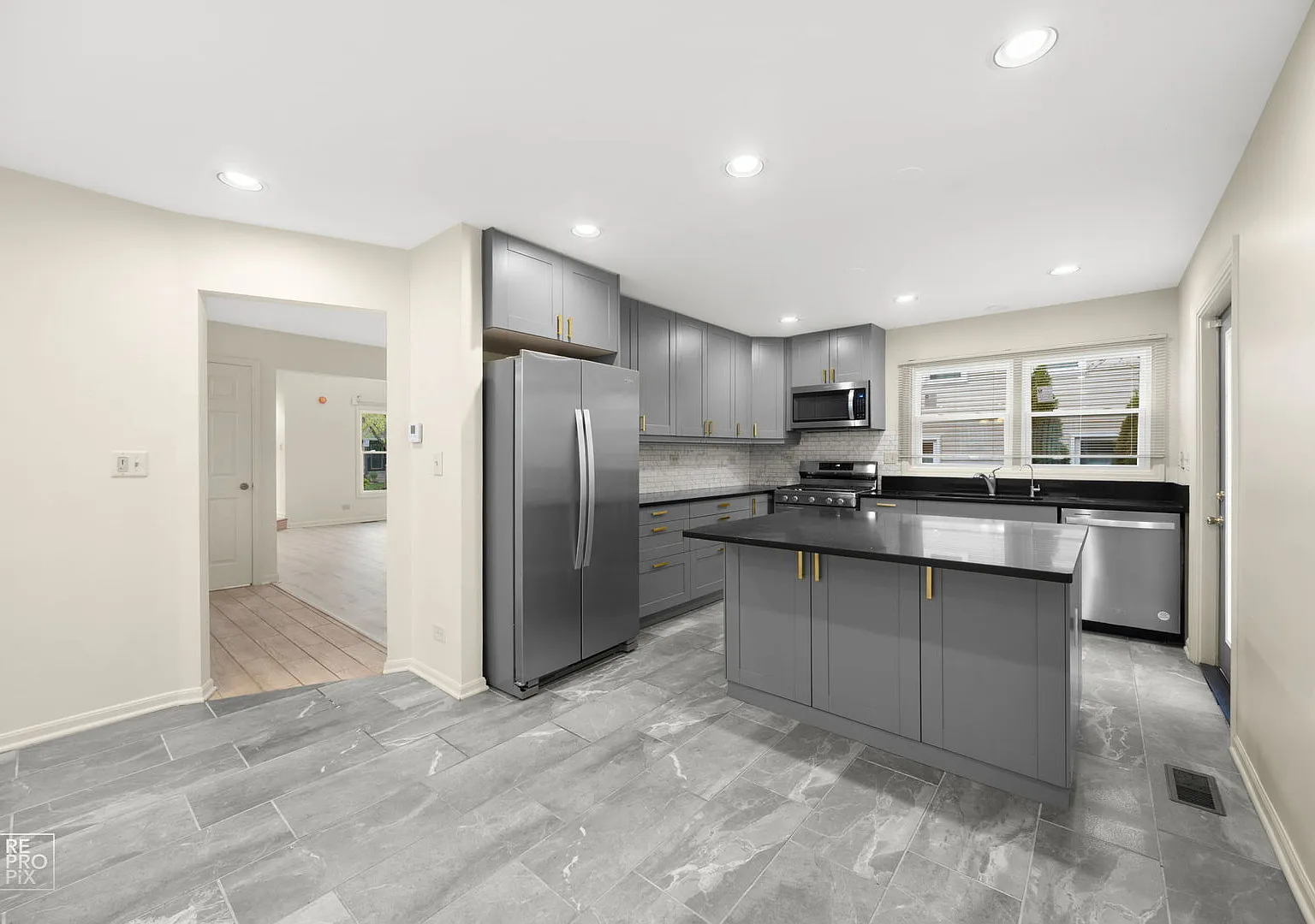4 bed, 3.5 bath, 2935 sqft, $4,000 — Photo 4