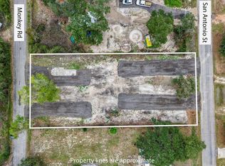 916 Monkey Rd, Rockport, TX 78382