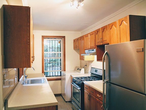 4th image of 475 1st St #1