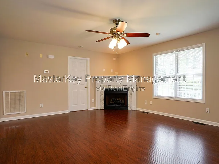 1008 Knighthood Ln — Photo 6
