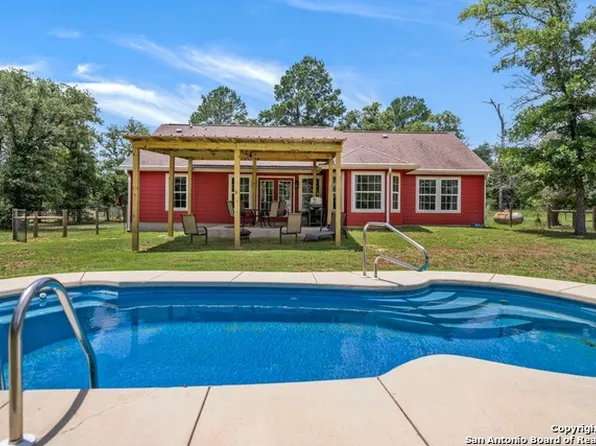 271 LONGHORN RD, Stockdale, TX 78160