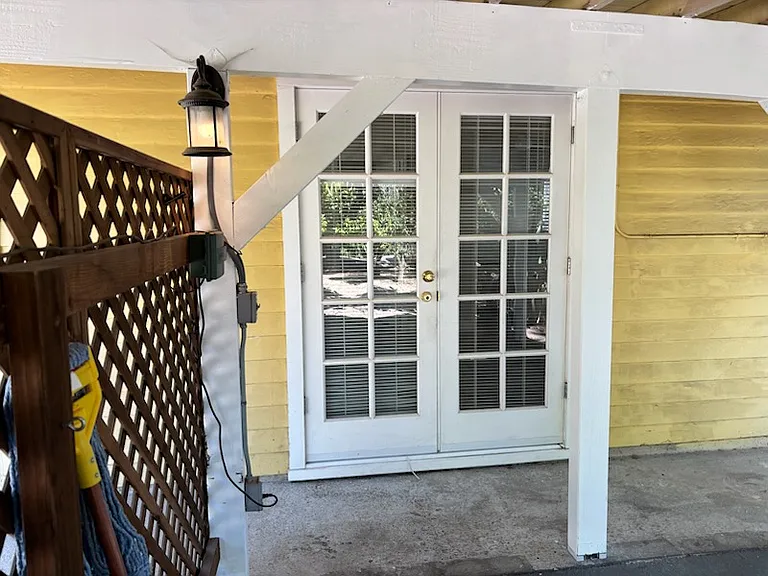 432 Mission Dr — Photo 1