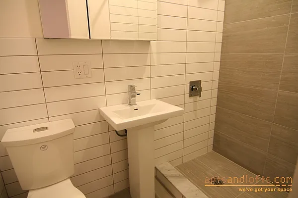 Rented by aptsandlofts.com | media 10