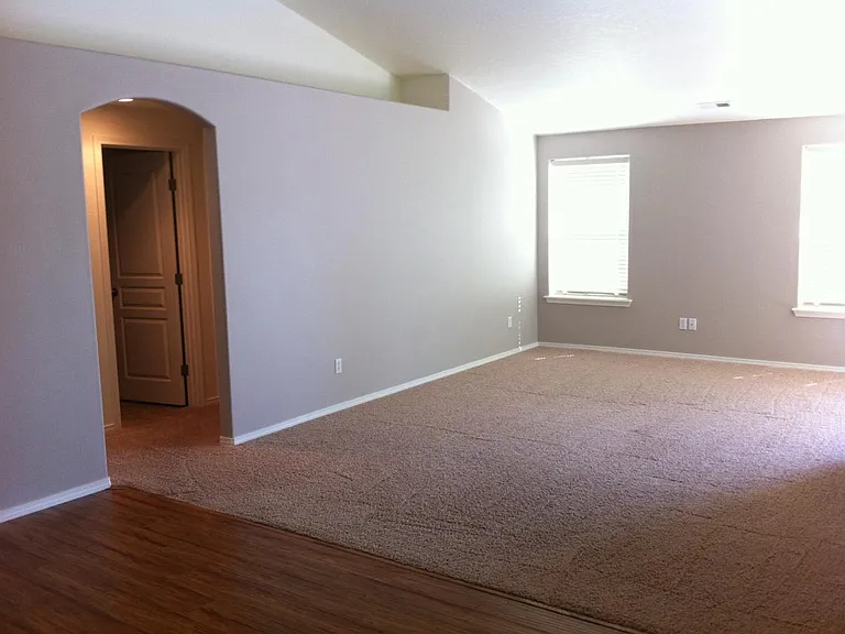 823 S Rees St — Photo 2