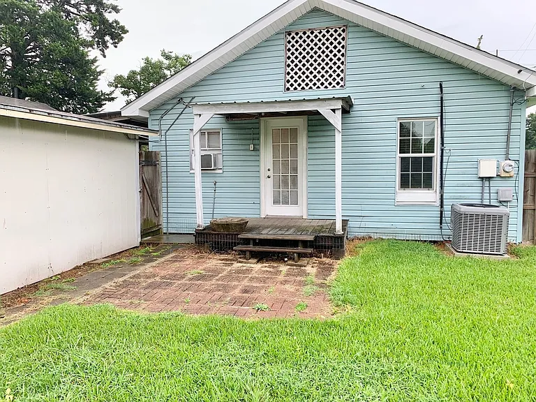 1030 Dallas St — Photo 14