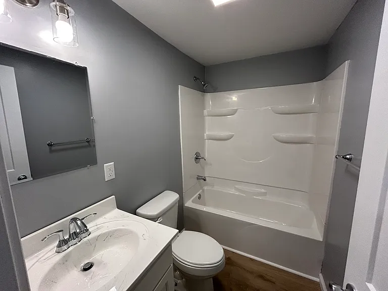 12 Eichel Ave #E — Photo 2