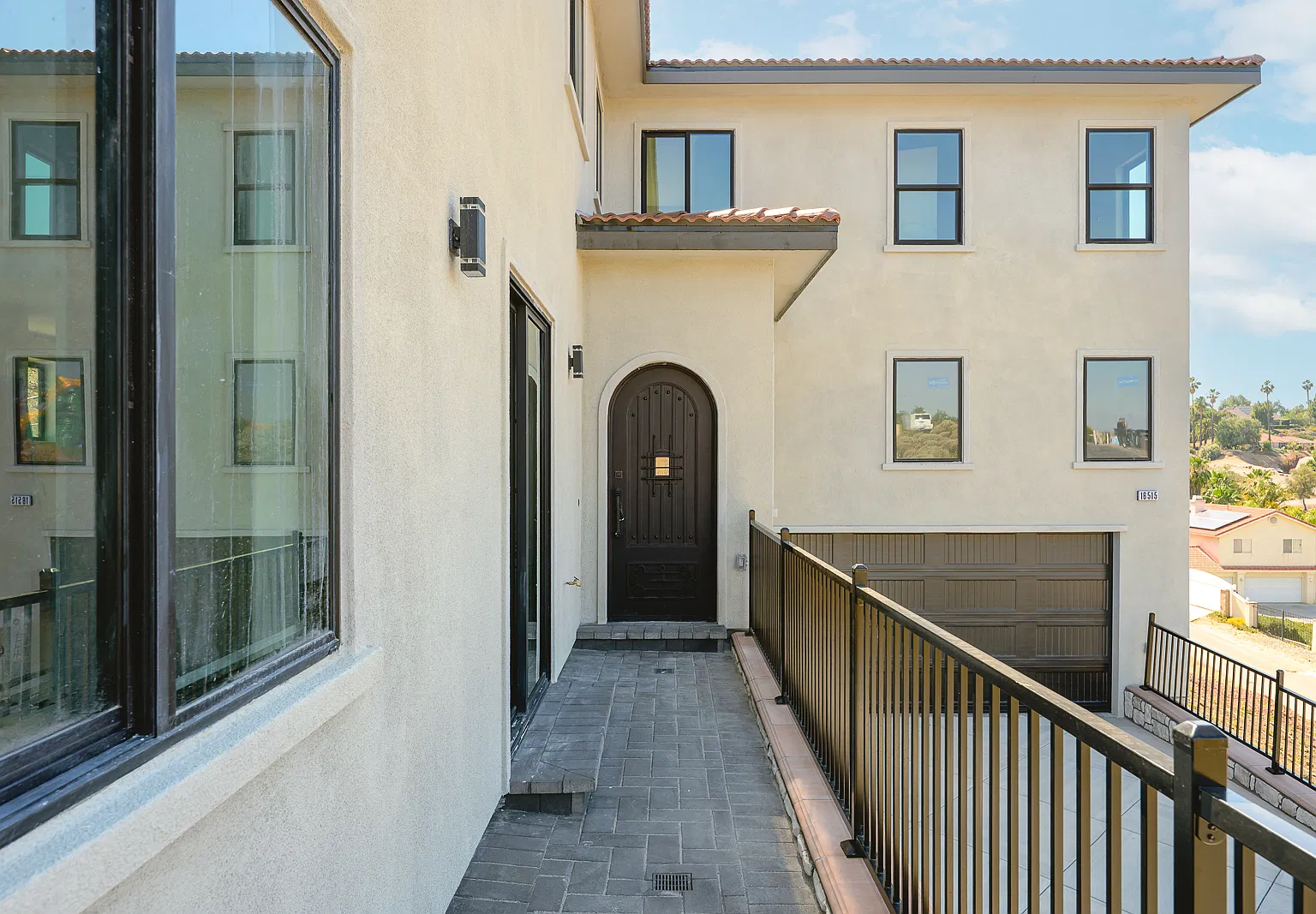 5 bed, 2894 sqft, $5,950 — Photo 4