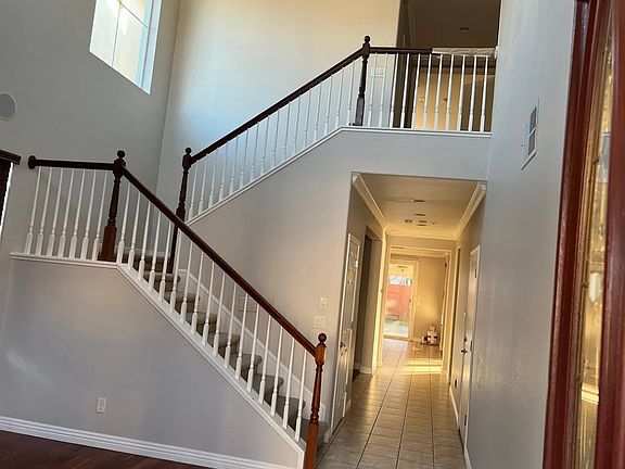 4th image of 130 Mahonia Cir