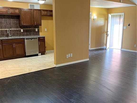 3rd image of 708 Camilla Ln