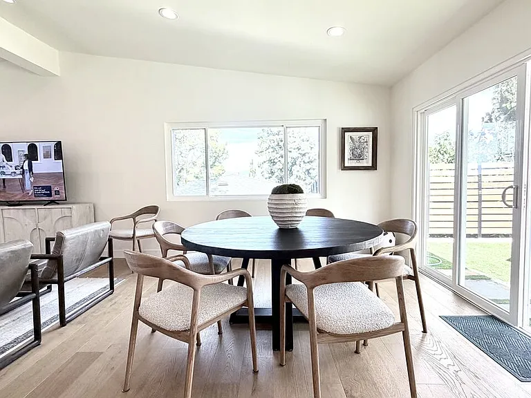 3852 Sherview Dr — Photo 6
