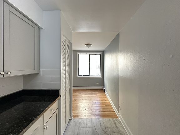 5th image of 1515 W Morse Ave APT 402