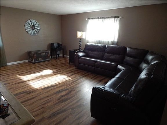 5th image of 303 Woodlawn Dr