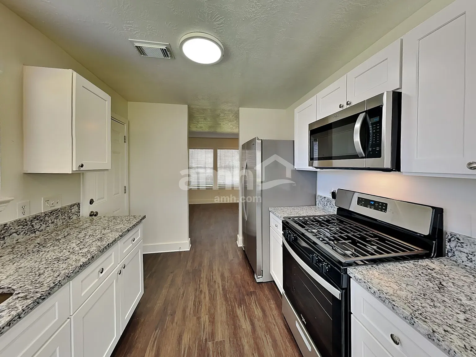 4 bed, 2.5 bath, 1820 sqft, $1,985 — Photo 4