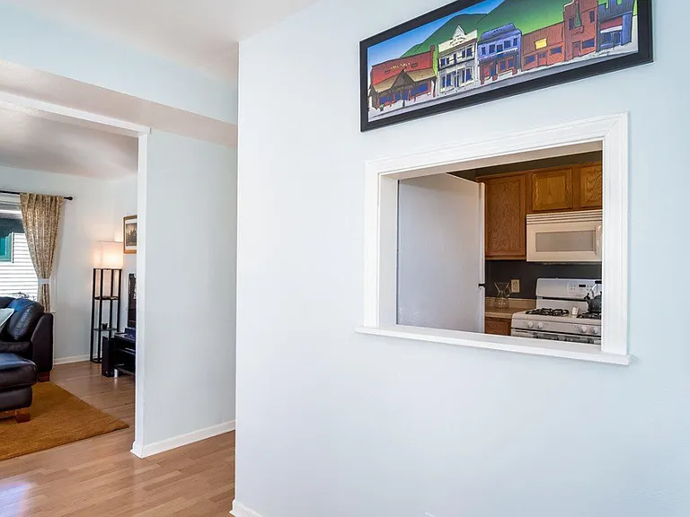2837 Commercial Ave — Photo 5