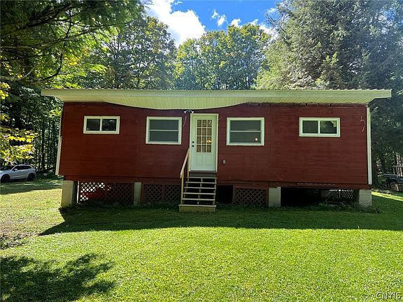 5th image of 4040 Tamarack Rd