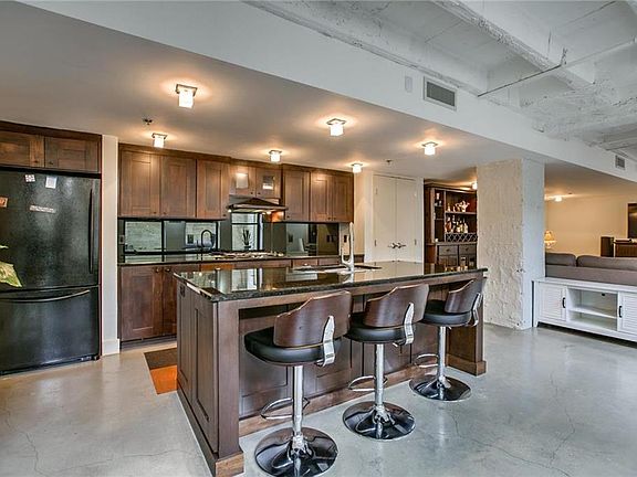 3rd image of 1904 Main St #2