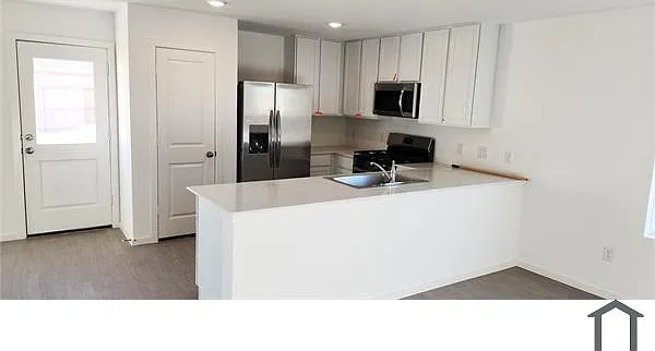 4 bed, 2039 sqft, $2,400 — Photo 3