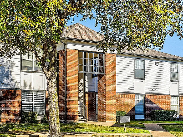 McKinney Park Apartments — Photo 9