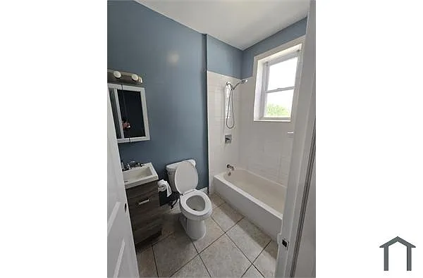 Building Photo - 218 Clinton Pl #1