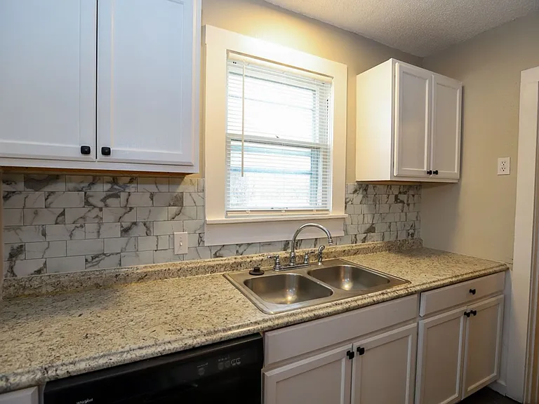3515 E King Pl — Photo 9