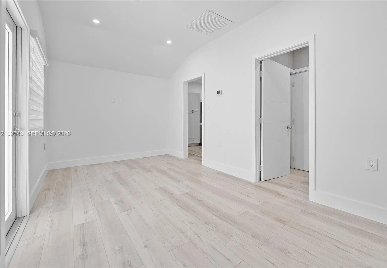 2 bed, $2,700 — Photo 4
