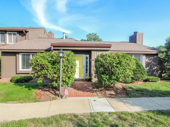 48 Ships View Ter, Bourne, MA 02532