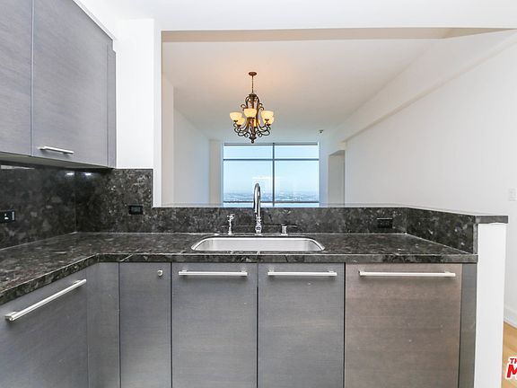 3rd image of 900 W Olympic Blvd Unit 37