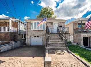 8 Pointview Ter, Bayonne, NJ 07002