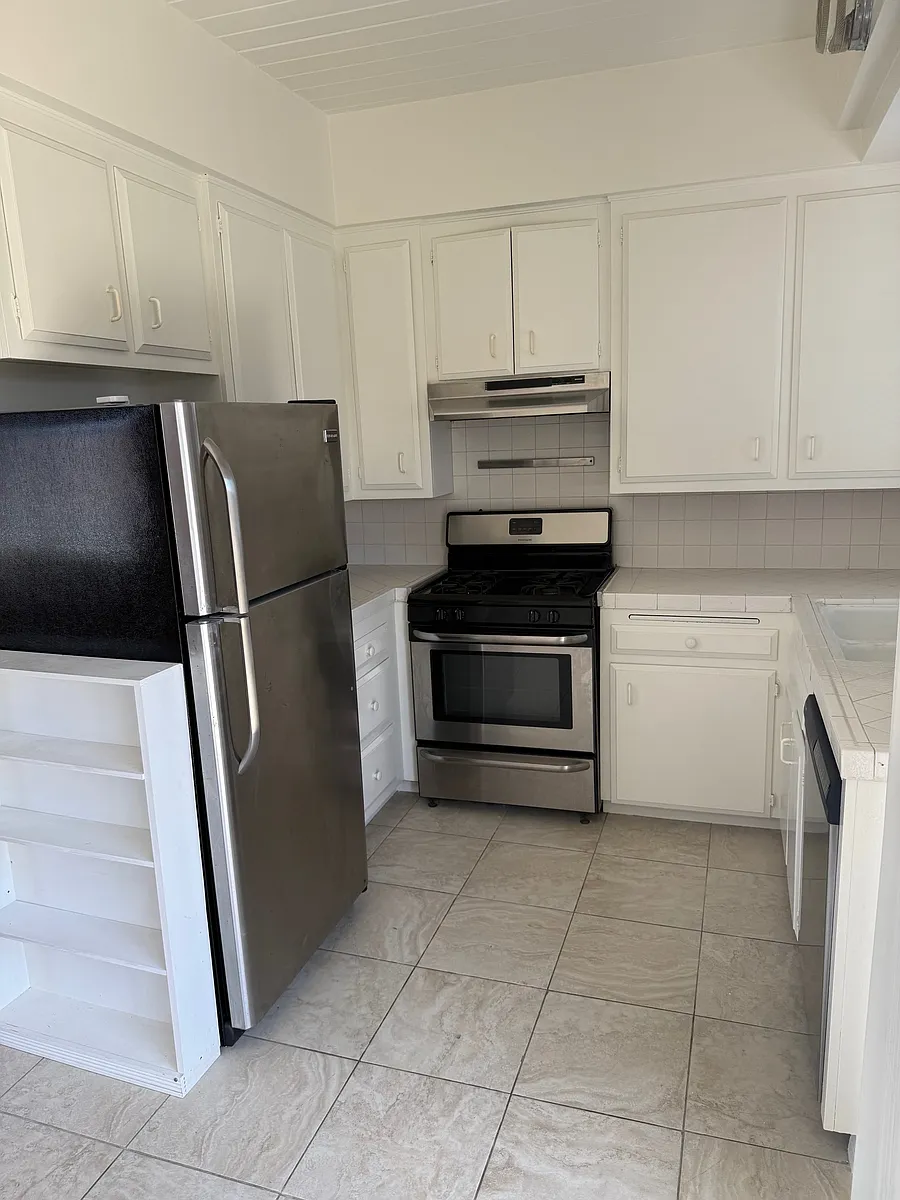 Building Photo - 3200 Bagley Ave #10