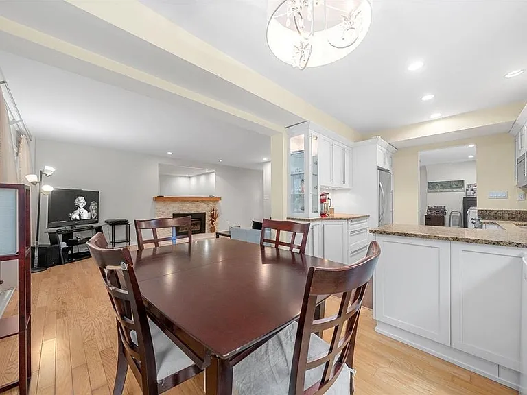 3990 Delbrook Ave — Photo 5