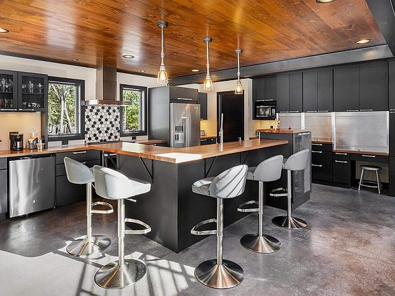 3rd image of 3515 Greysolon Rd