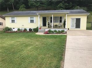 814 State St, Hamlin, WV 25523