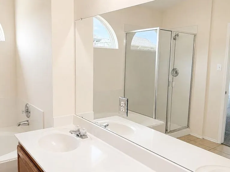 1406 Millbrook Ln — Photo 10