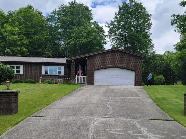 221 Berry Patch Ln, Elkins, WV 26241