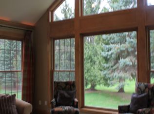 10482 Shelter Grv, Eden Prairie, MN 55347