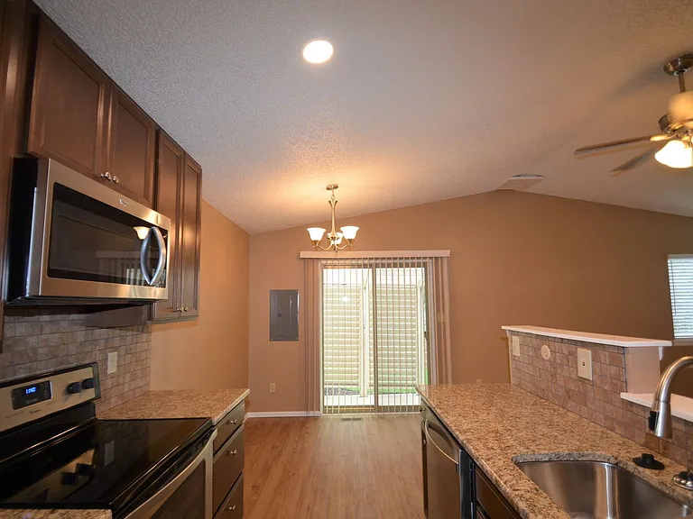 4618 Excalibur Ct — Photo 8