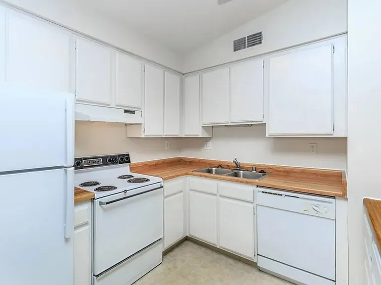Beechwood Apartment Homes — Photo 63