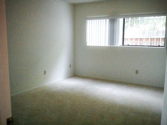 Mastr Bdrm w/ walk-in closet