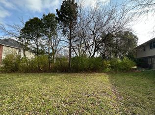 665 Castlewood Ln, Deerfield, IL 60015