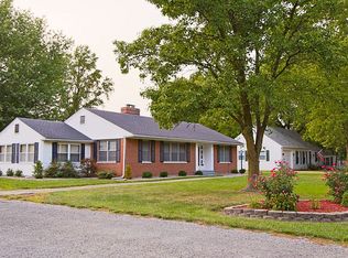 222 N Center St, Carlinville, IL