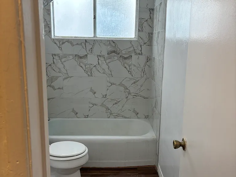 6829 Flora Ave #E — Photo 4