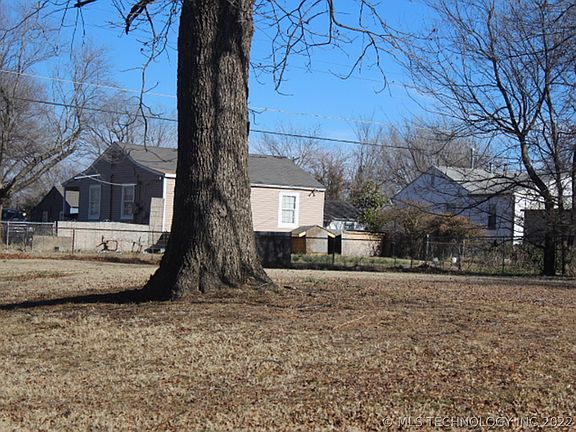 2nd image of 2029 W Woodrow Pl