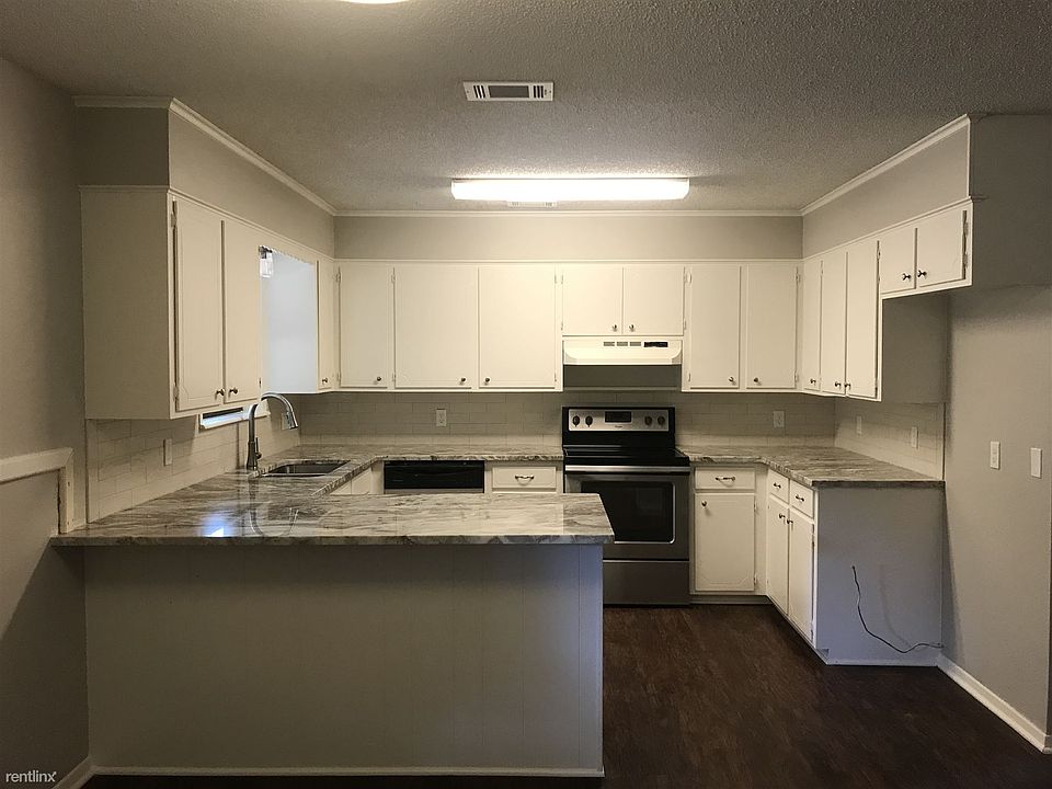 1st image of 900 Christopher St