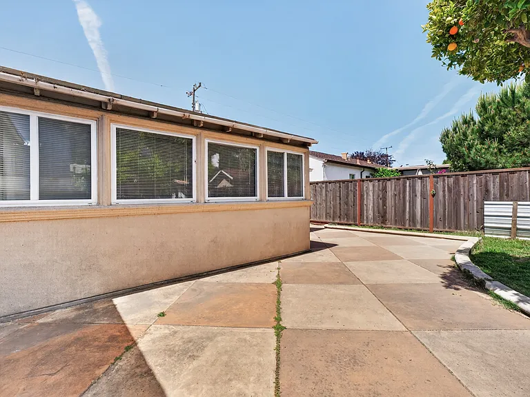 25468 Belmont Ave — Photo 18