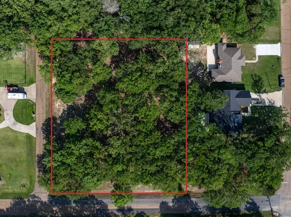 104 Lark Dr, Enchanted Oaks, TX 75156